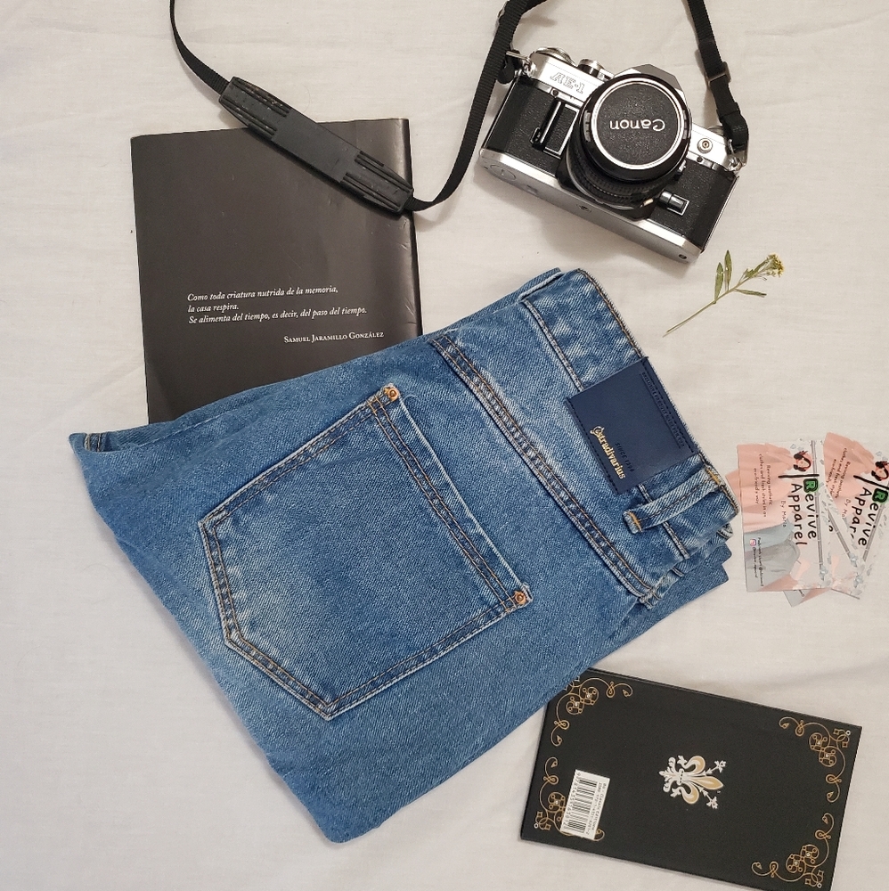 Stradivarius Mom Fit Jeans Distressed